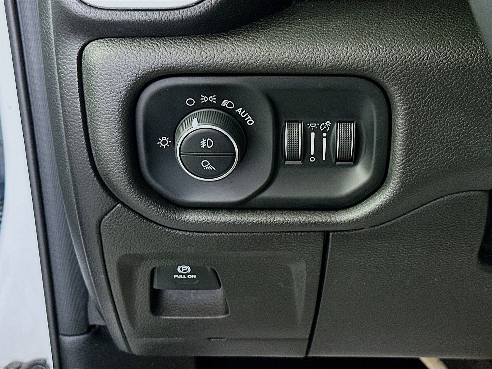 Used 2019 RAM 1500 Big Horn AWD/4WD image 10