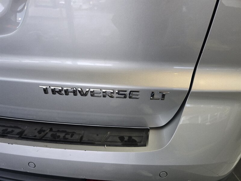 Used 2015 Chevrolet Traverse LT w/ Style and Technology Package FWD image 36