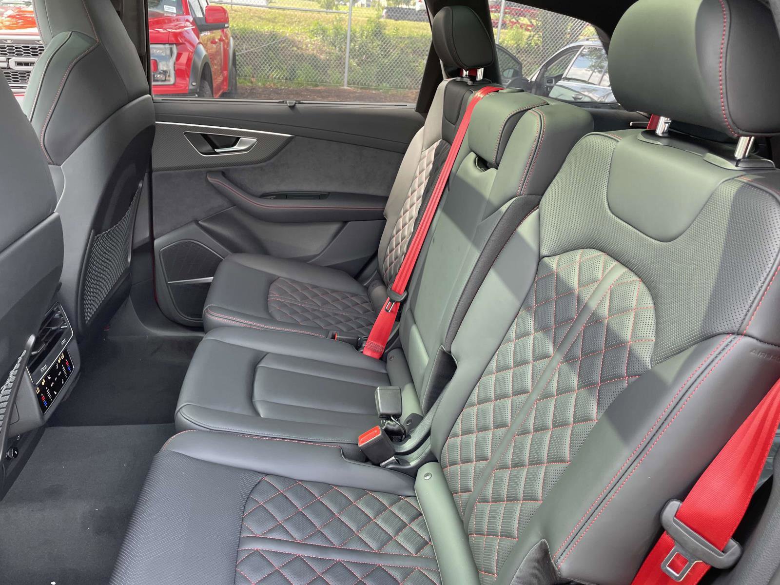 New 2025 Audi SQ7 Prestige image 13