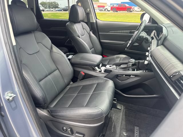 Used 2025 Kia Telluride EX w/ EX Captain's Chair Package FWD image 11