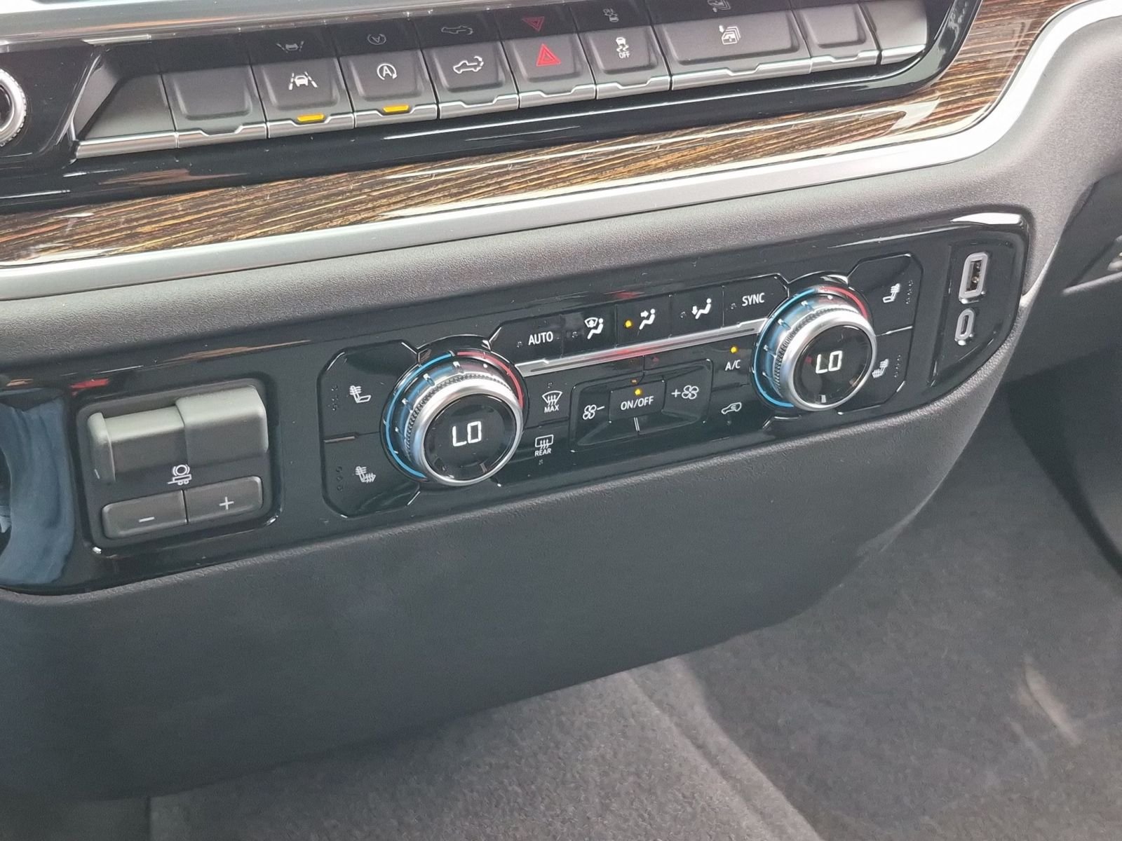 New 2026 GMC Sierra 1500 Elevation w/ Max Trailering Package AWD/4WD image 12