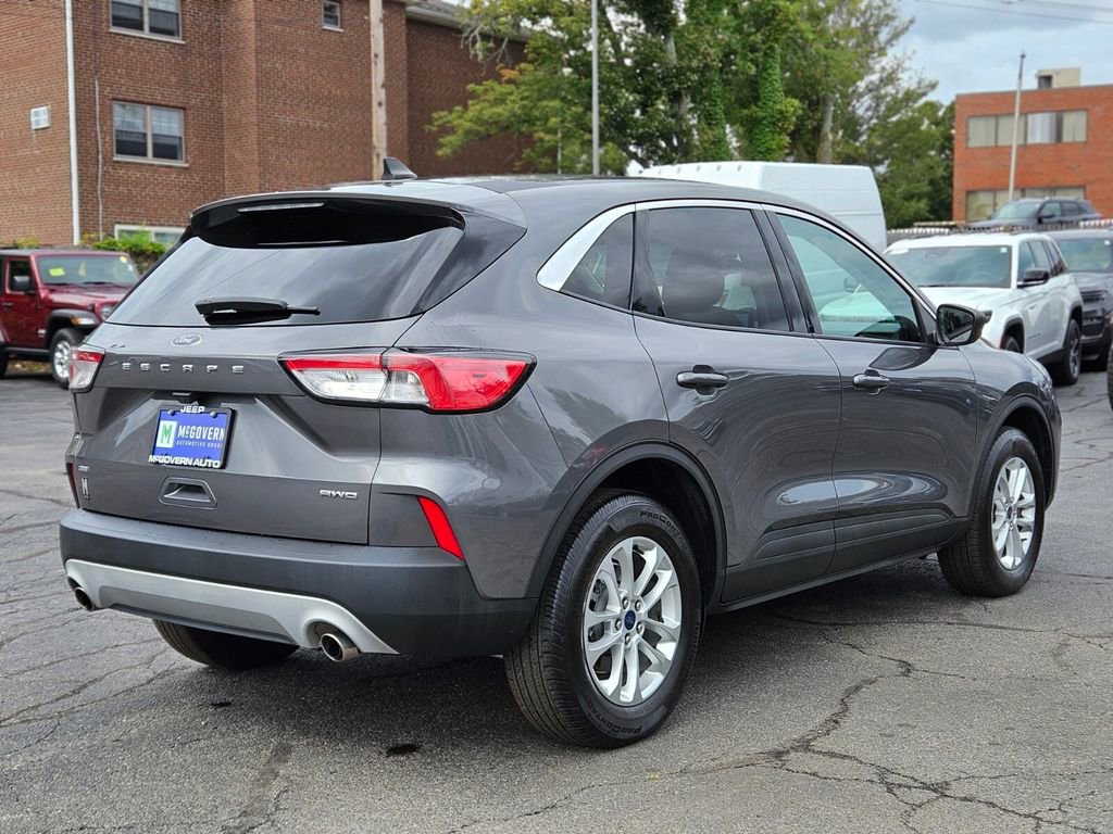 Used 2022 Ford Escape SE image 5