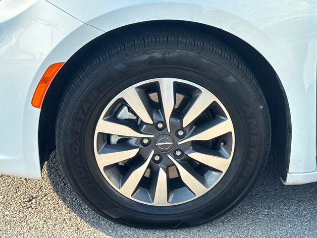 Used 2023 Chrysler Pacifica Limited FWD image 37