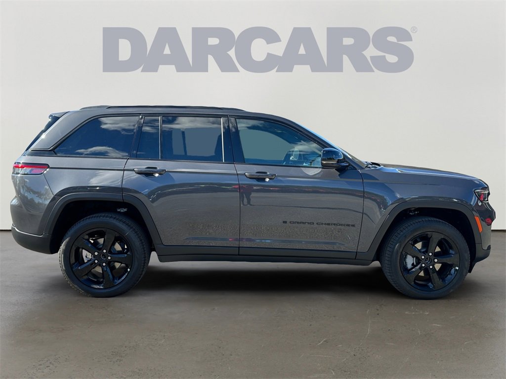 New 2025 Jeep Grand Cherokee Limited w/ Black Appearance Package image 8