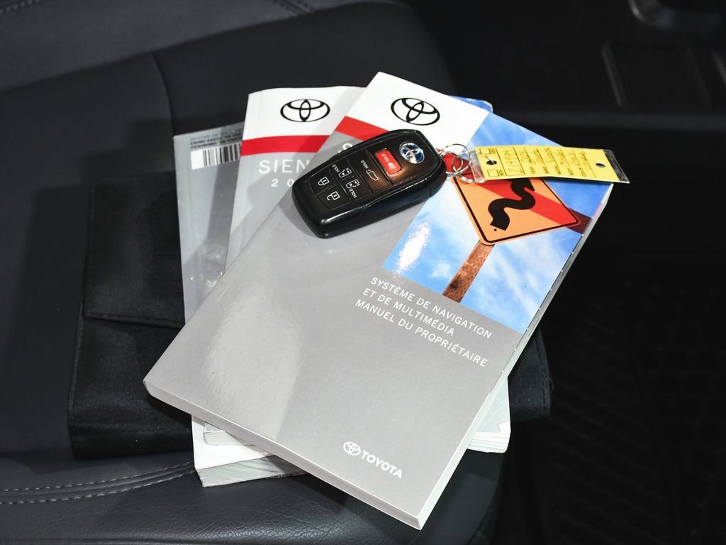 Used 2024 Toyota Sienna XSE image 56