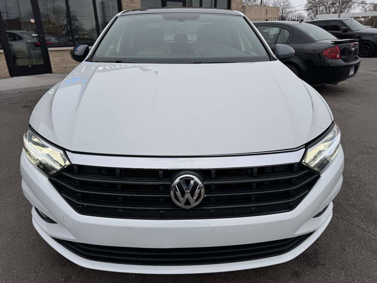 Used 2019 Volkswagen Jetta R-Line w/ R-Line Cold Weather Package FWD image 2