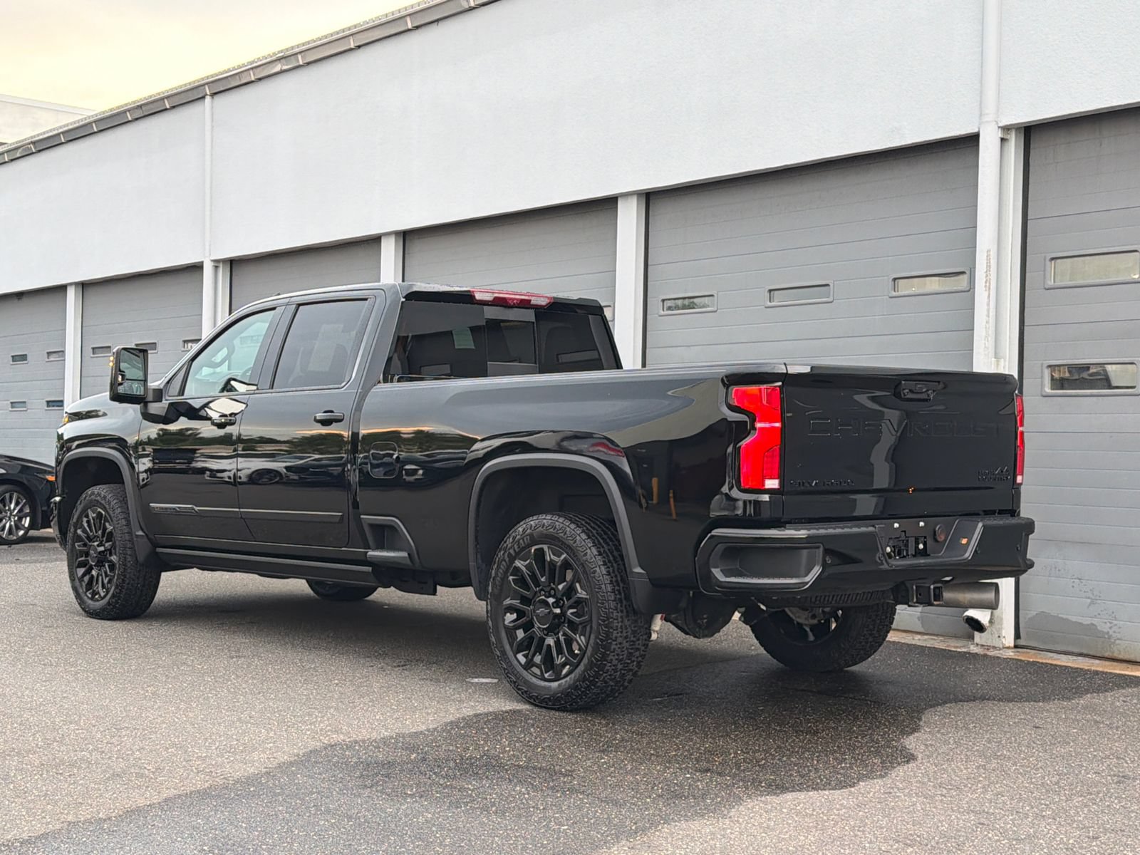 Used 2026 Chevrolet Silverado 2500 High Country w/ Midnight Edition AWD/4WD image 8