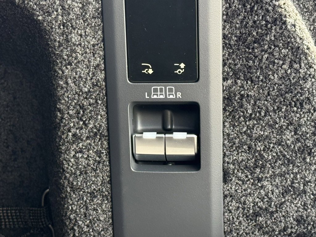 New 2025 Land Rover Range Rover SE image 38