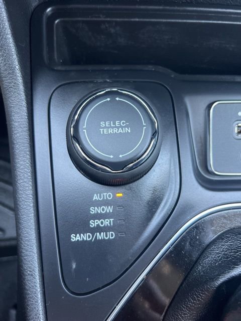 Used 2020 Jeep Cherokee Limited AWD/4WD image 43