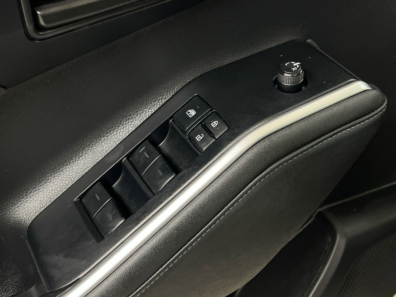 Used 2023 Toyota Highlander LE image 19