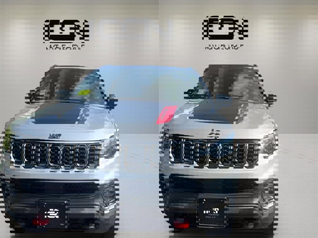 Used 2024 Jeep Compass Trailhawk image 32