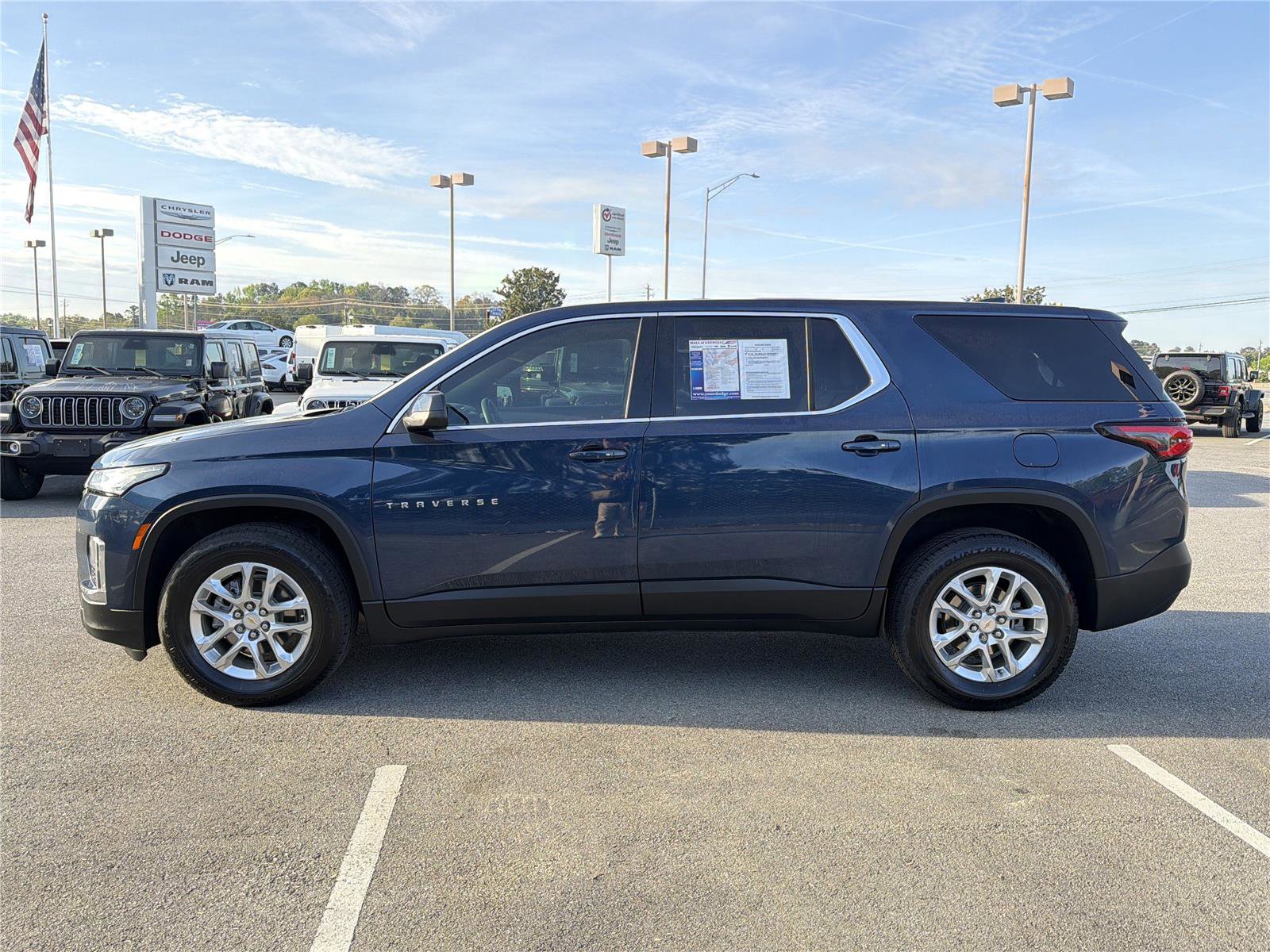 Used 2022 Chevrolet Traverse LS FWD image 7