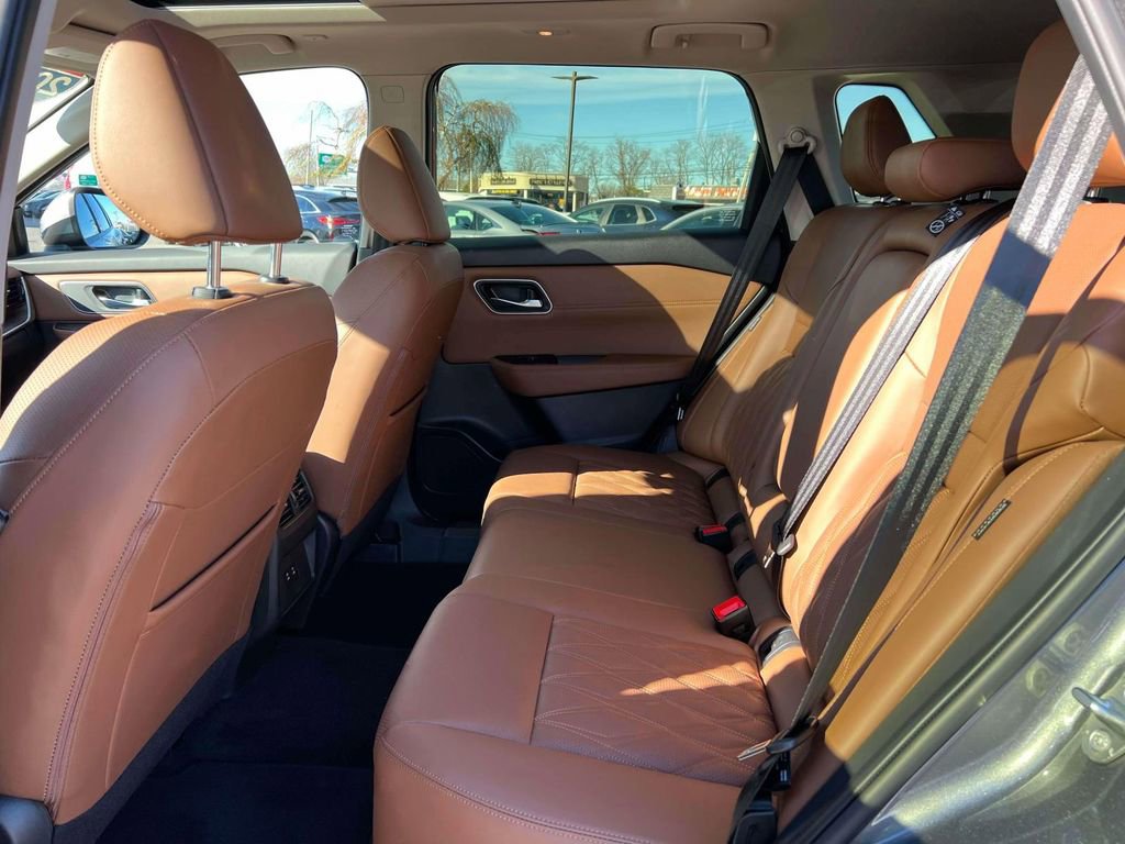 Used 2024 Nissan Rogue Platinum image 12