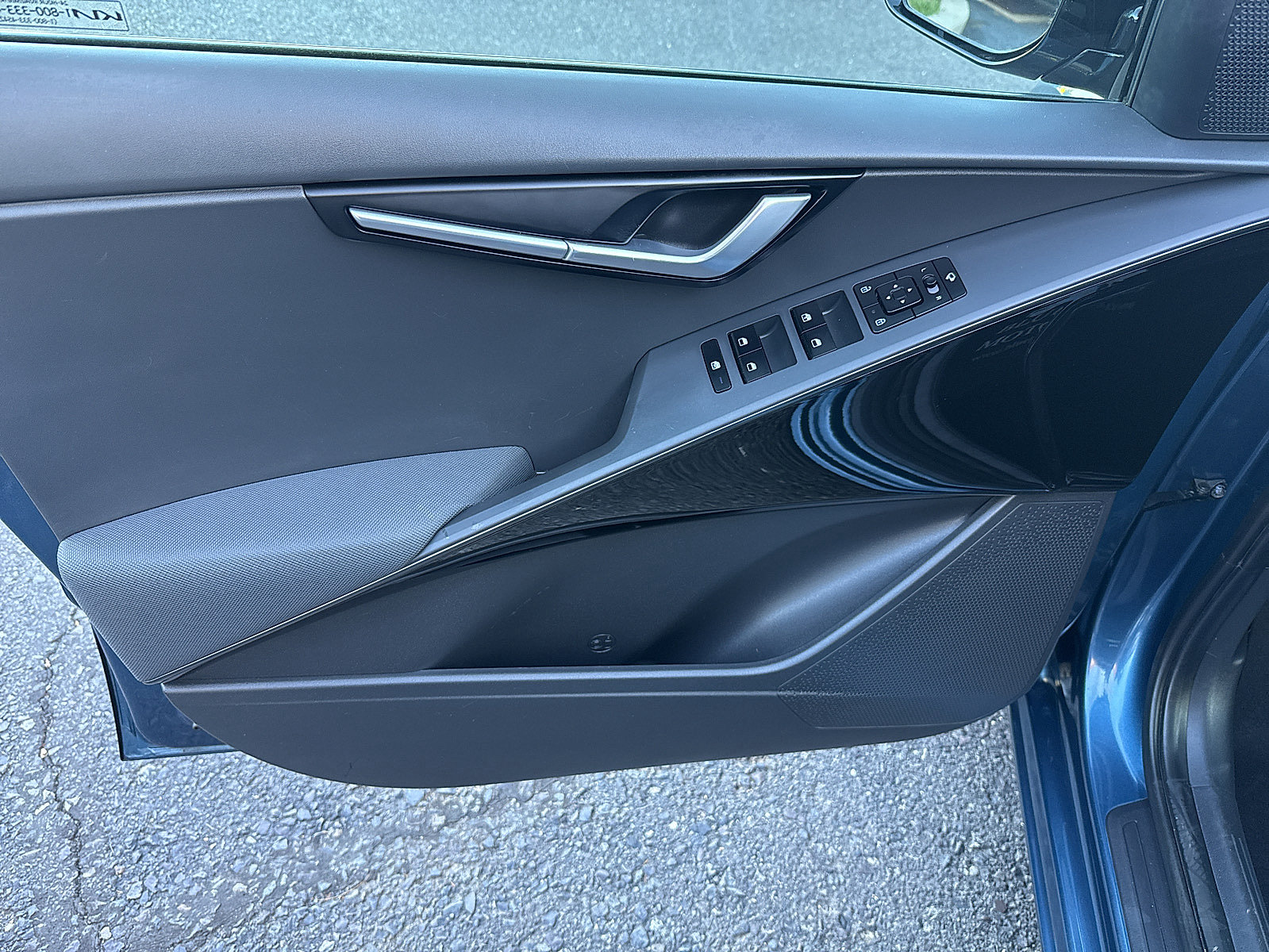 Used 2023 Kia Niro EX Touring FWD image 35