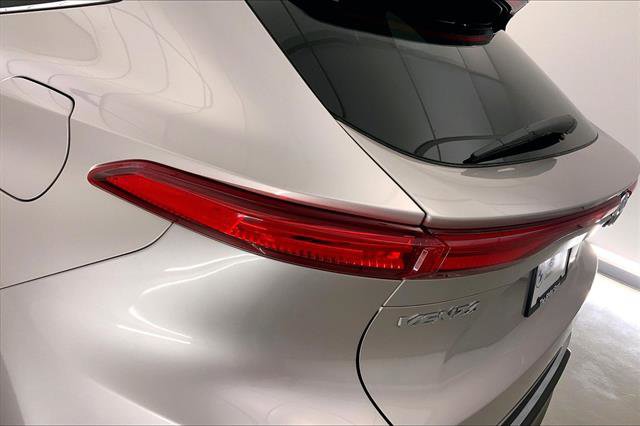 Used 2024 Toyota Venza XLE image 27