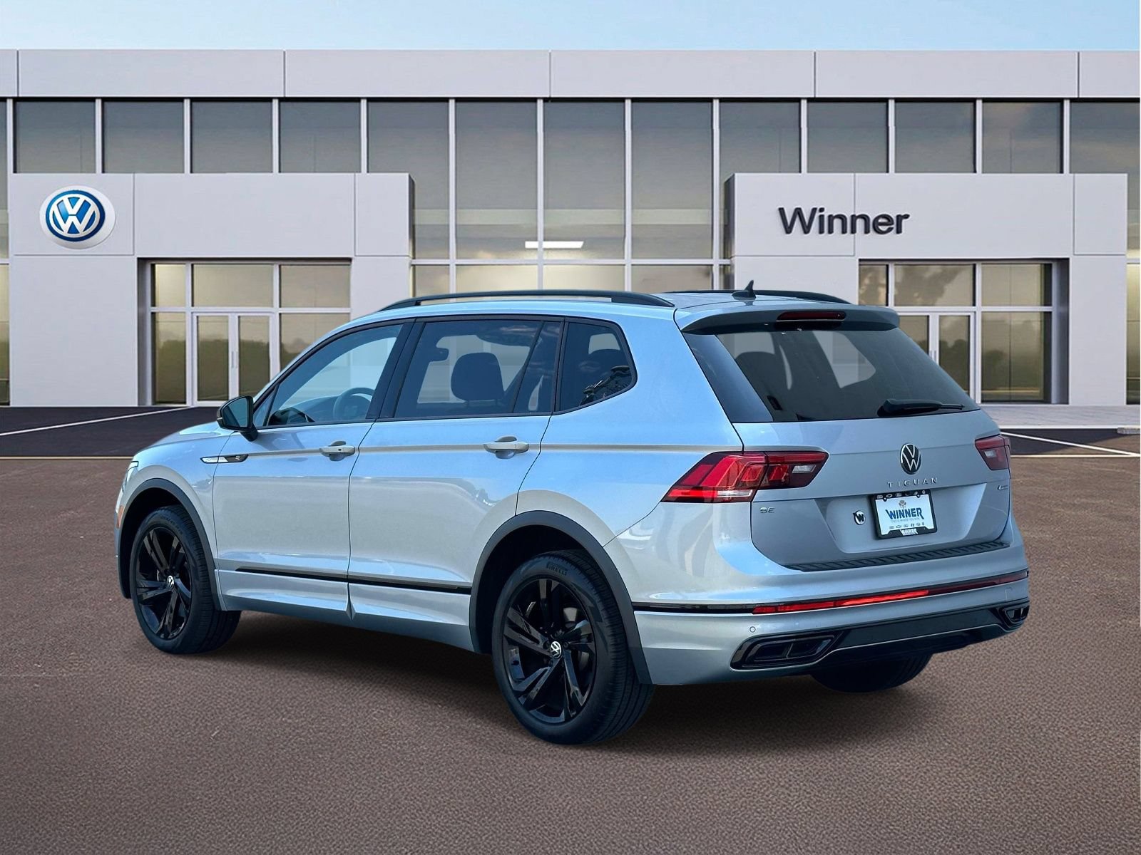 Used 2023 Volkswagen Tiguan SE R-Line AWD/4WD image 3