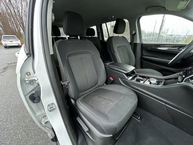 Used 2023 Jeep Grand Cherokee Laredo AWD/4WD image 25