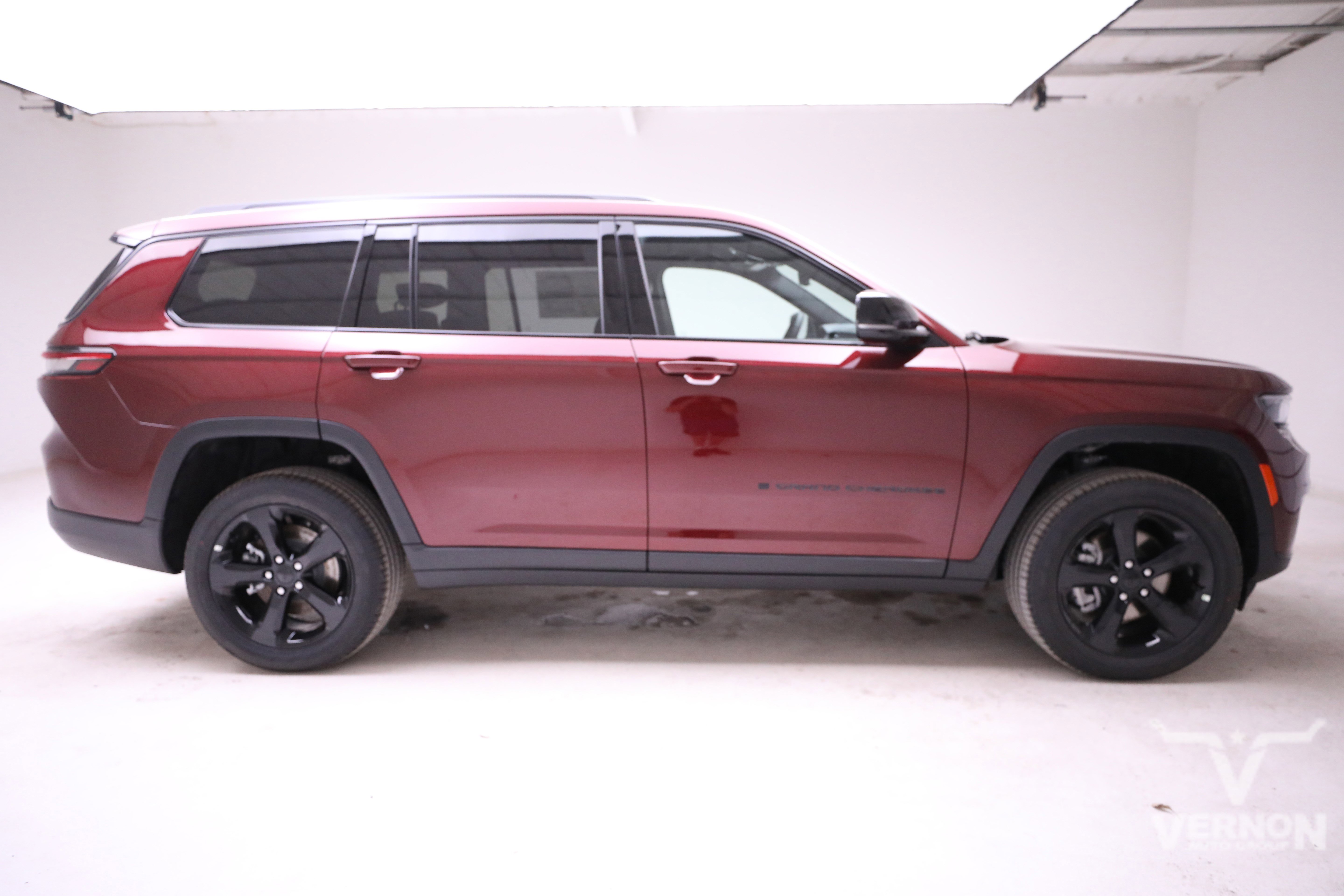 New 2025 Jeep Grand Cherokee L Limited w/ Black Appearance Package image 6