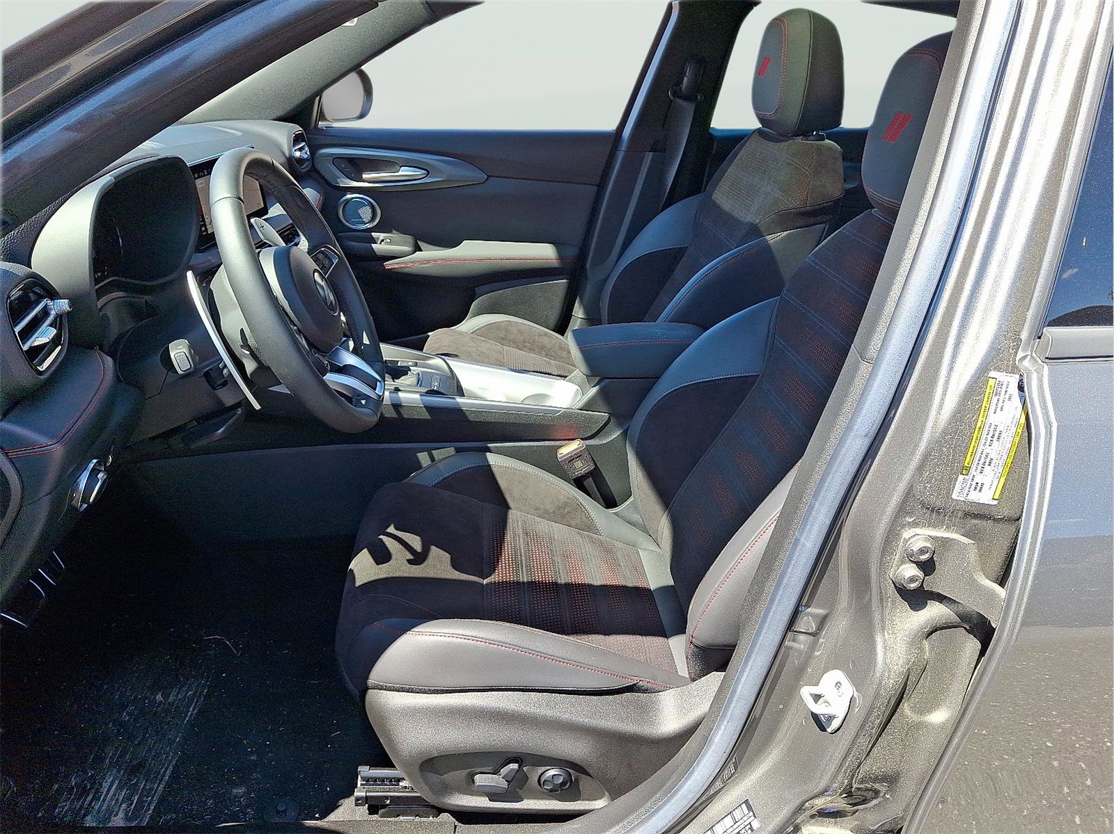 New 2024 Dodge Hornet R/T Plus w/ Track Pack image 9