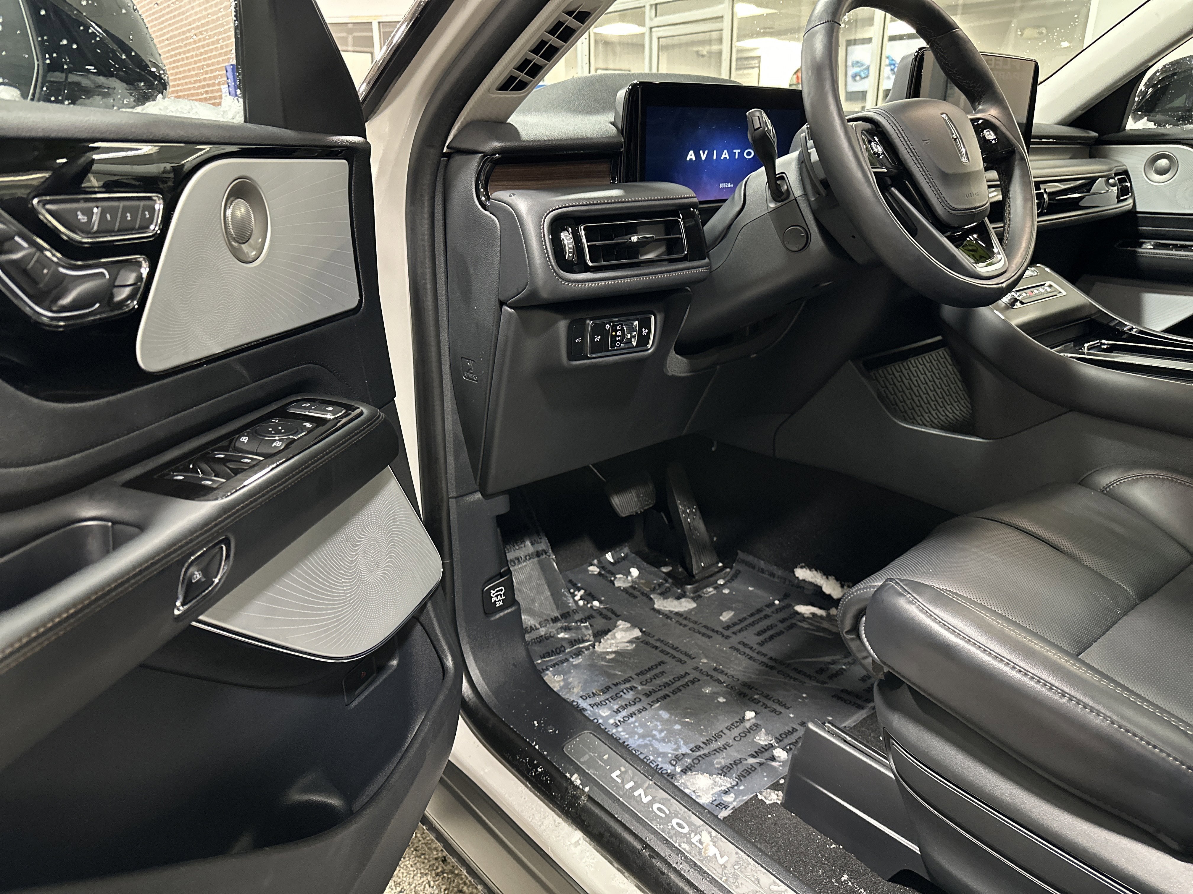 Used 2025 Lincoln Aviator Reserve w/ Equipment Group 201A image 14