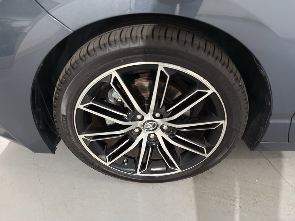 Used 2019 Toyota Avalon Touring image 4