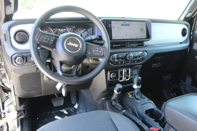 Used 2025 Jeep Gladiator Sport AWD/4WD image 16