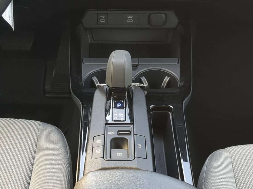 Used 2025 Toyota Prius LE FWD image 17