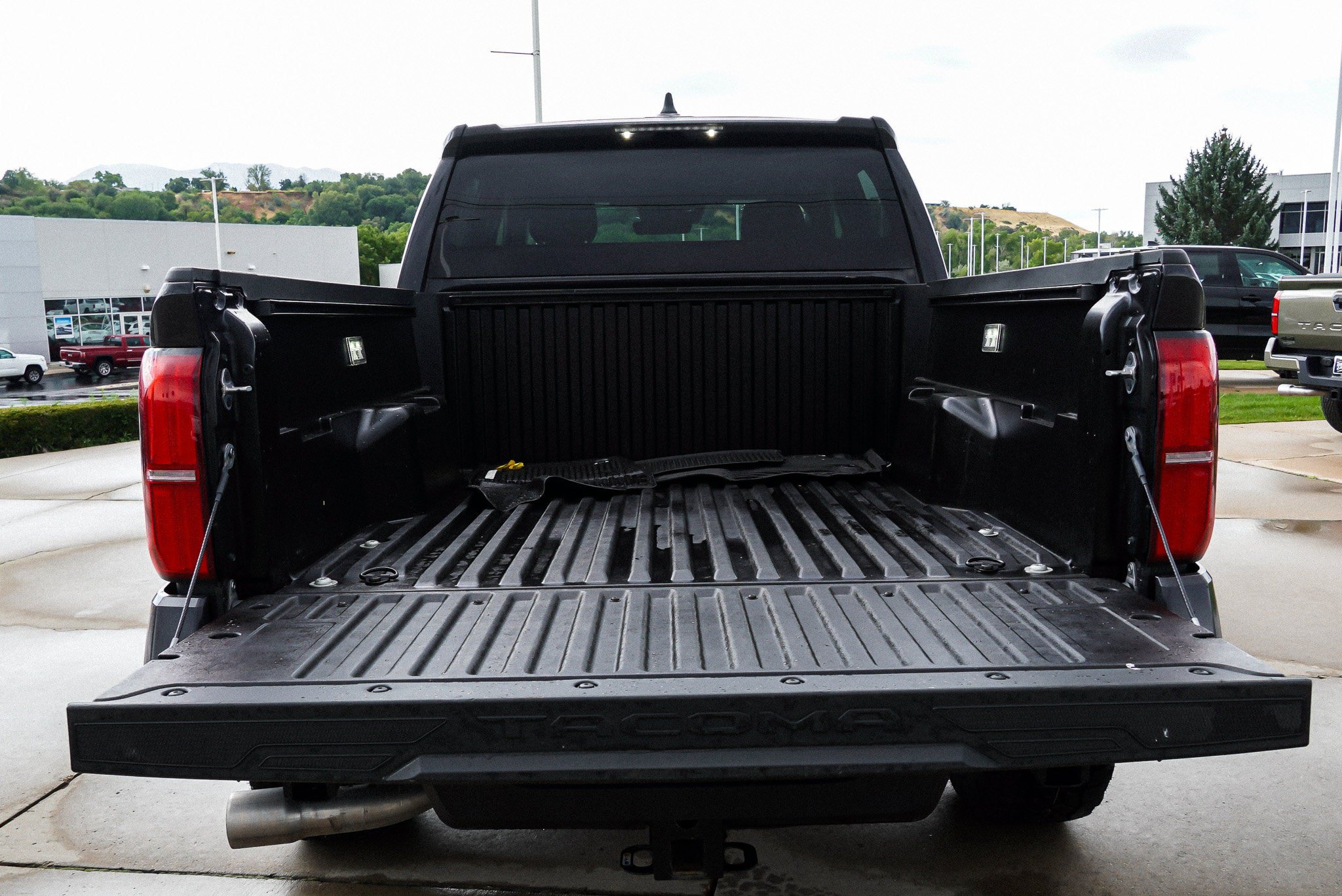Certified 2025 Toyota Tacoma SR5 AWD/4WD image 14