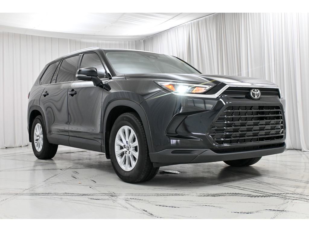 Used 2024 Toyota Grand Highlander XLE image 2