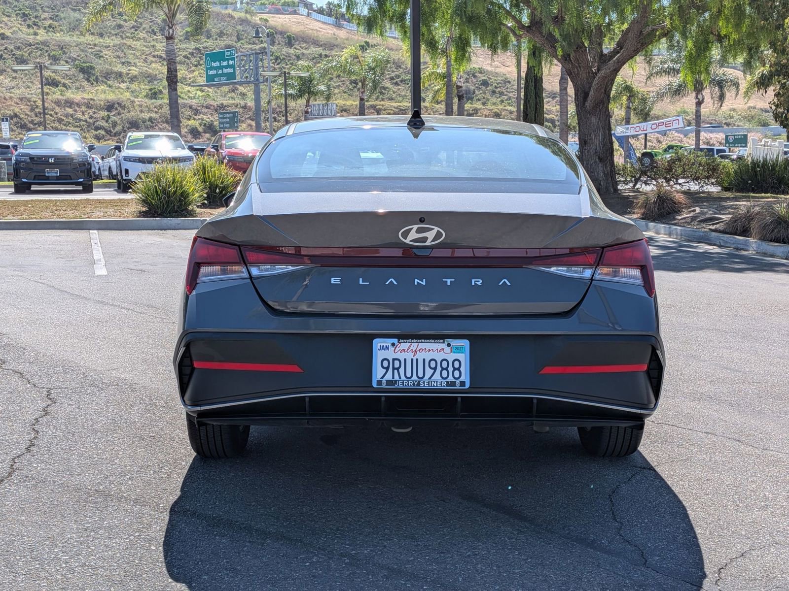 Used 2025 Hyundai Elantra SE image 4