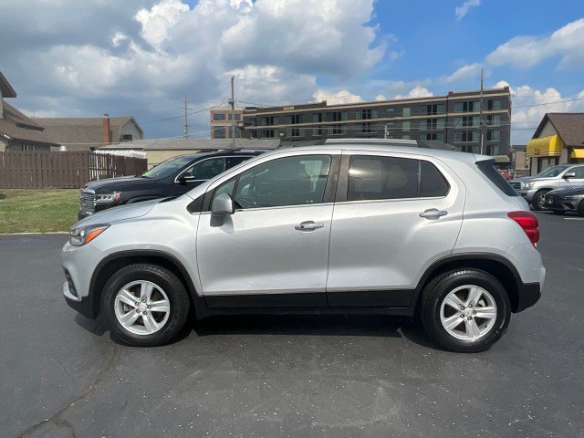 Used 2020 Chevrolet Trax LT w/ LT Convenience Package AWD/4WD image 2