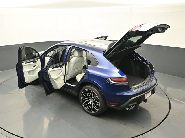 Certified 2025 Porsche Macan AWD/4WD image 29