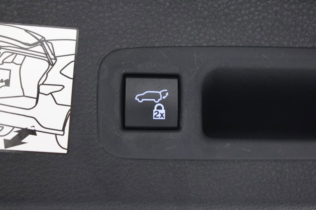 Used 2024 Toyota Sienna XLE image 19