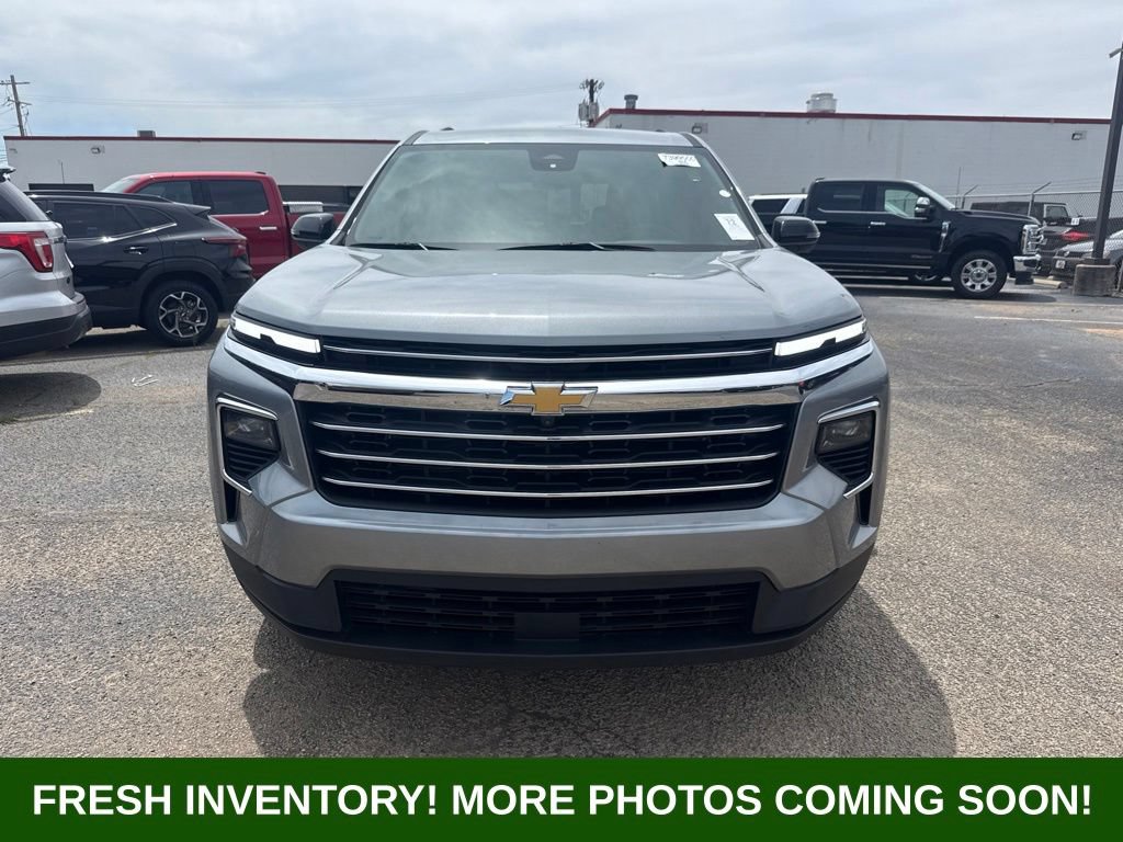 Used 2024 Chevrolet Traverse LT w/ Trailering Package FWD image 7
