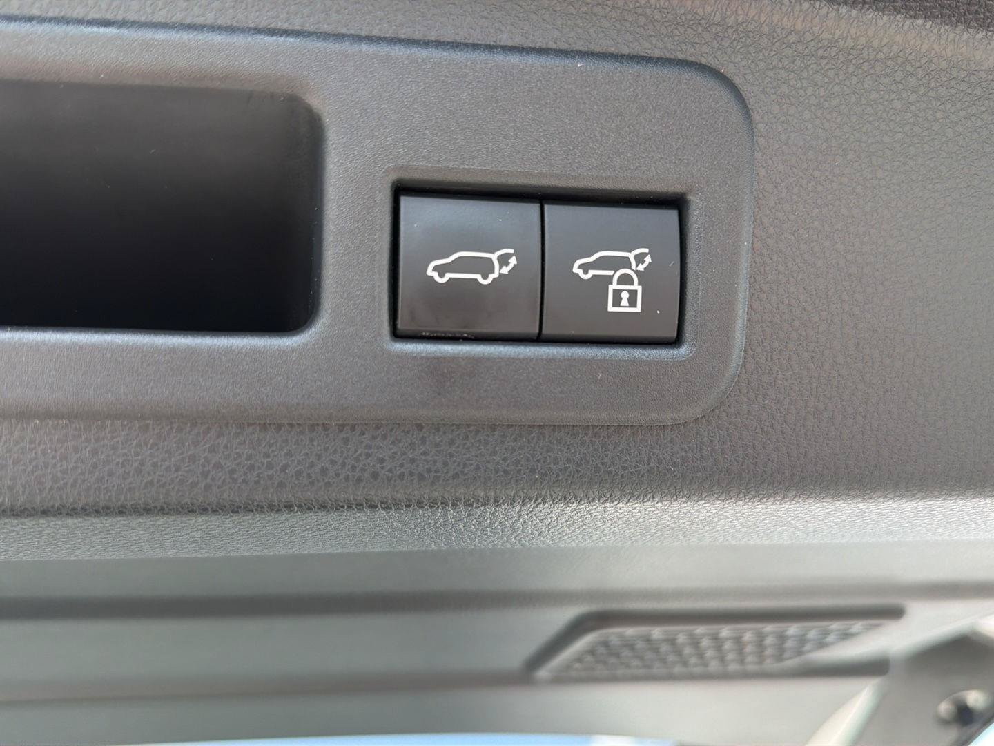 Used 2025 Toyota 4Runner TRD Off-Road Premium AWD/4WD image 36