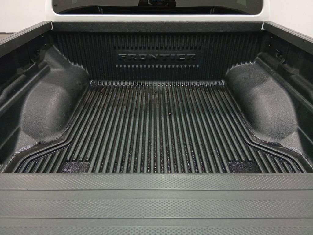 Used 2024 Nissan Frontier SV image 5