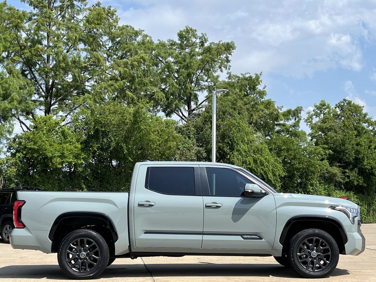Used 2024 Toyota Tundra Platinum AWD/4WD image 3