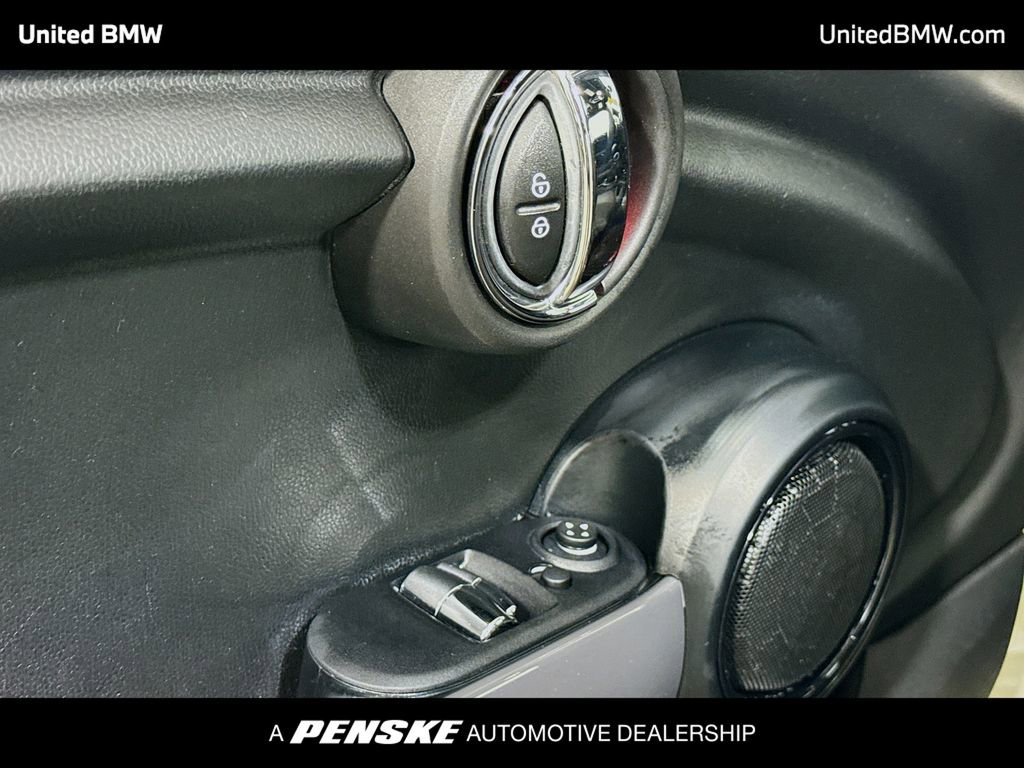 Used 2015 MINI Cooper 2-Door Hardtop image 3