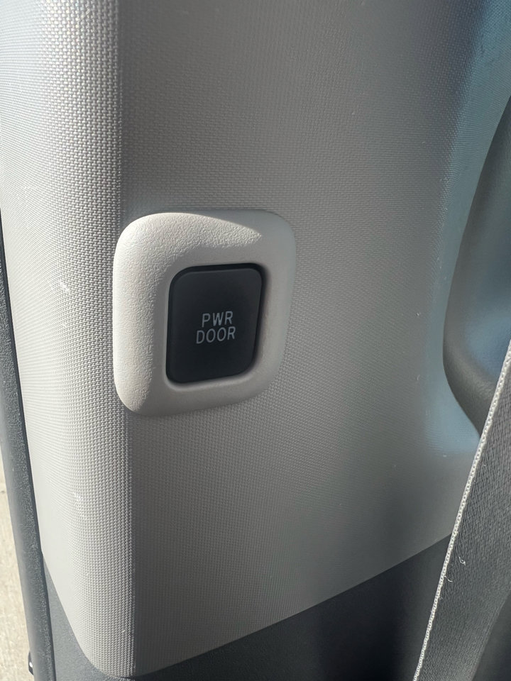 Used 2019 Toyota Sienna XLE image 12