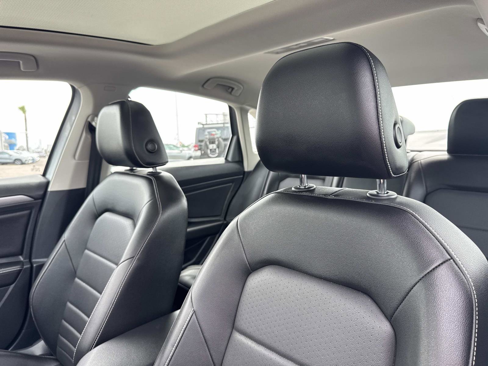 Certified 2022 Volkswagen Jetta SE image 24