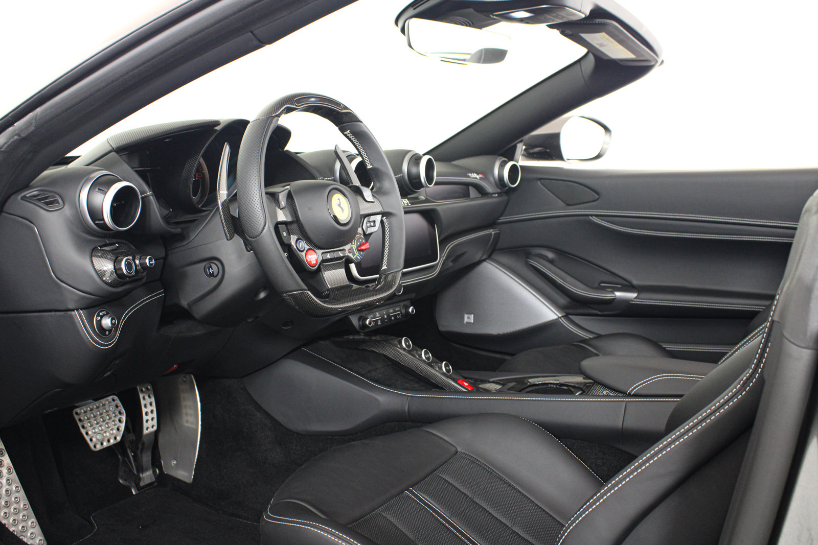 Certified 2023 Ferrari Portofino M RWD image 2