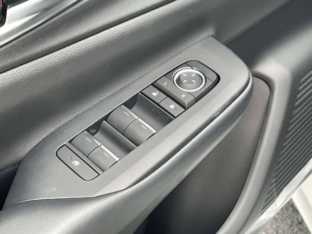 New 2026 Toyota Prius Plug-In Hybrid FWD image 21