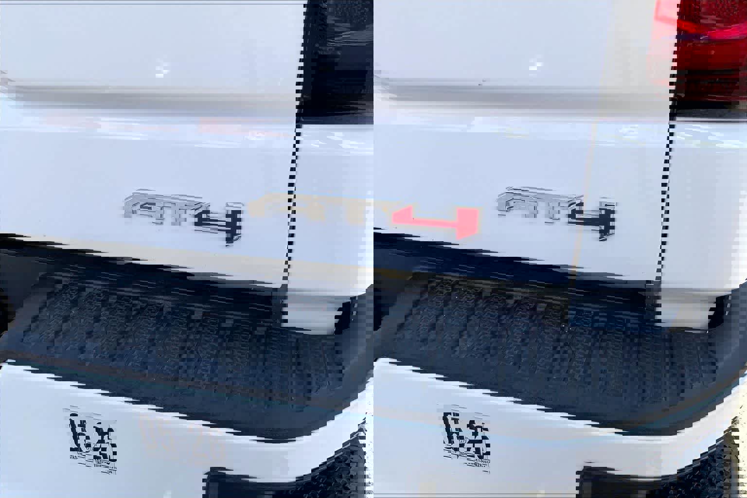 Used 2022 GMC Sierra 1500 AT4 w/ AT4 Preferred Package image 8