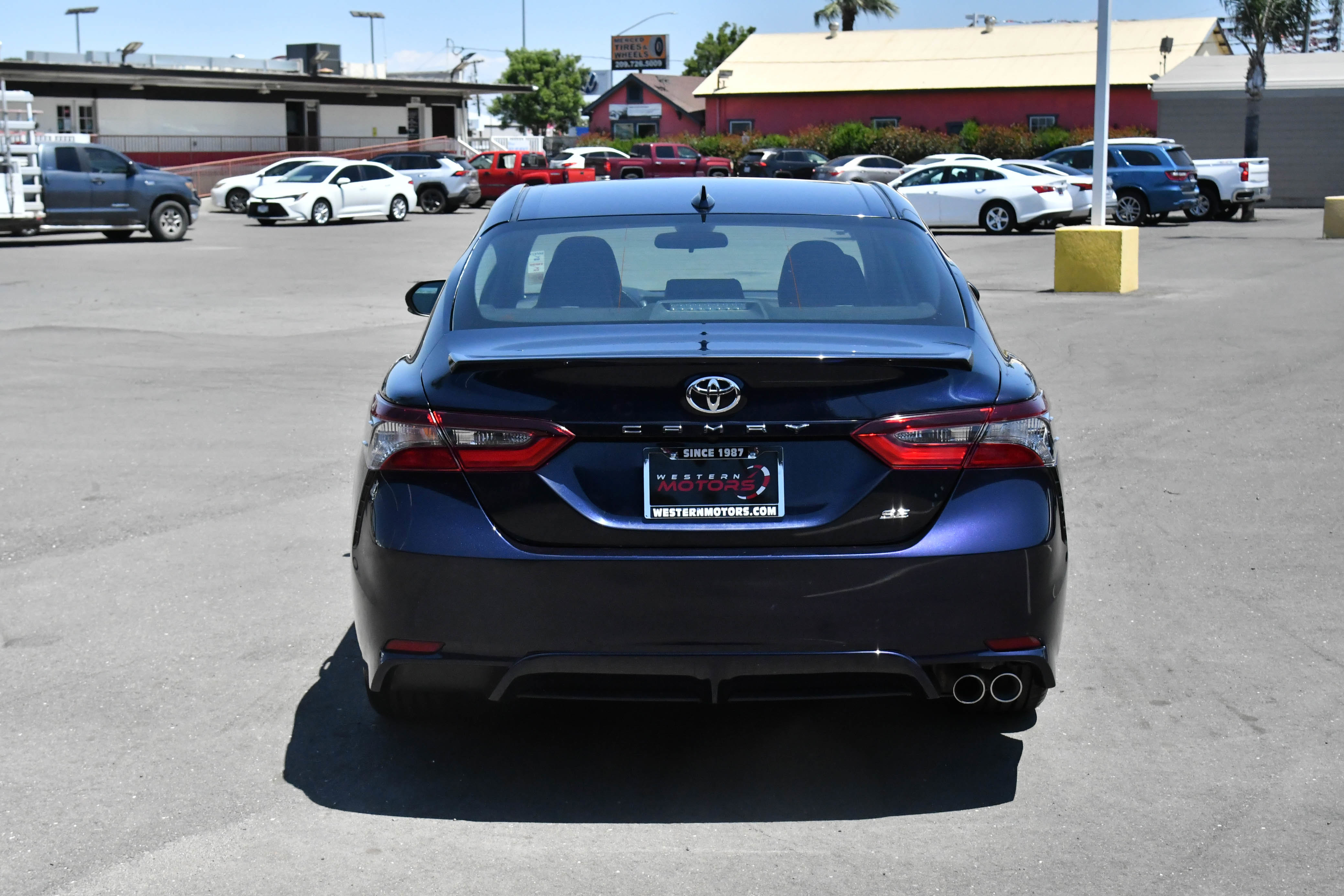 Used 2022 Toyota Camry SE FWD image 7