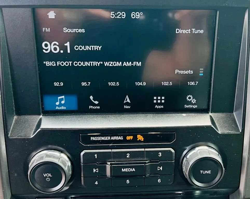 Used 2017 Ford F150 XLT w/ Equipment Group 302A Luxury AWD/4WD image 15