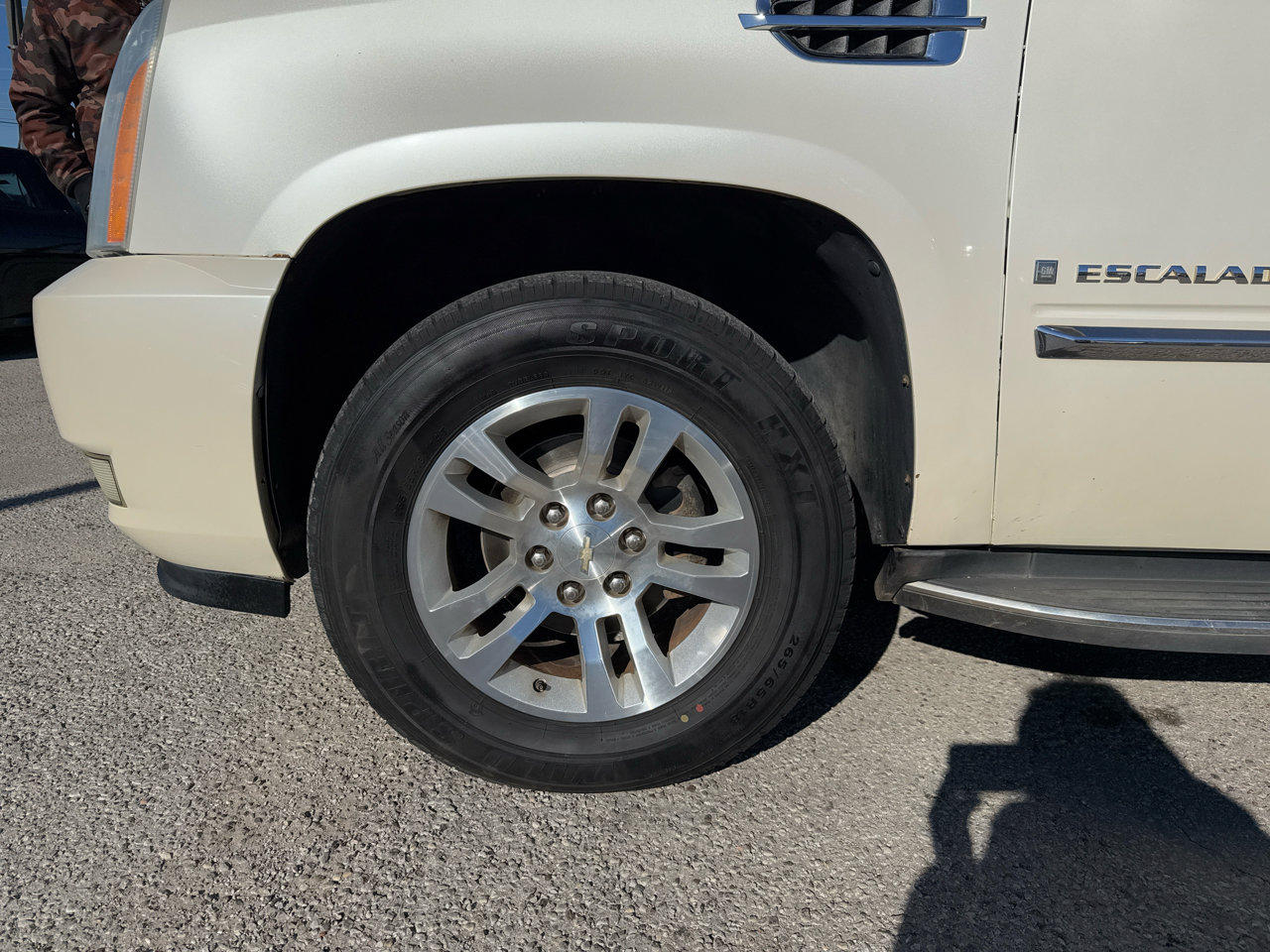 Used 2007 Cadillac Escalade AWD w/ Information Package image 32