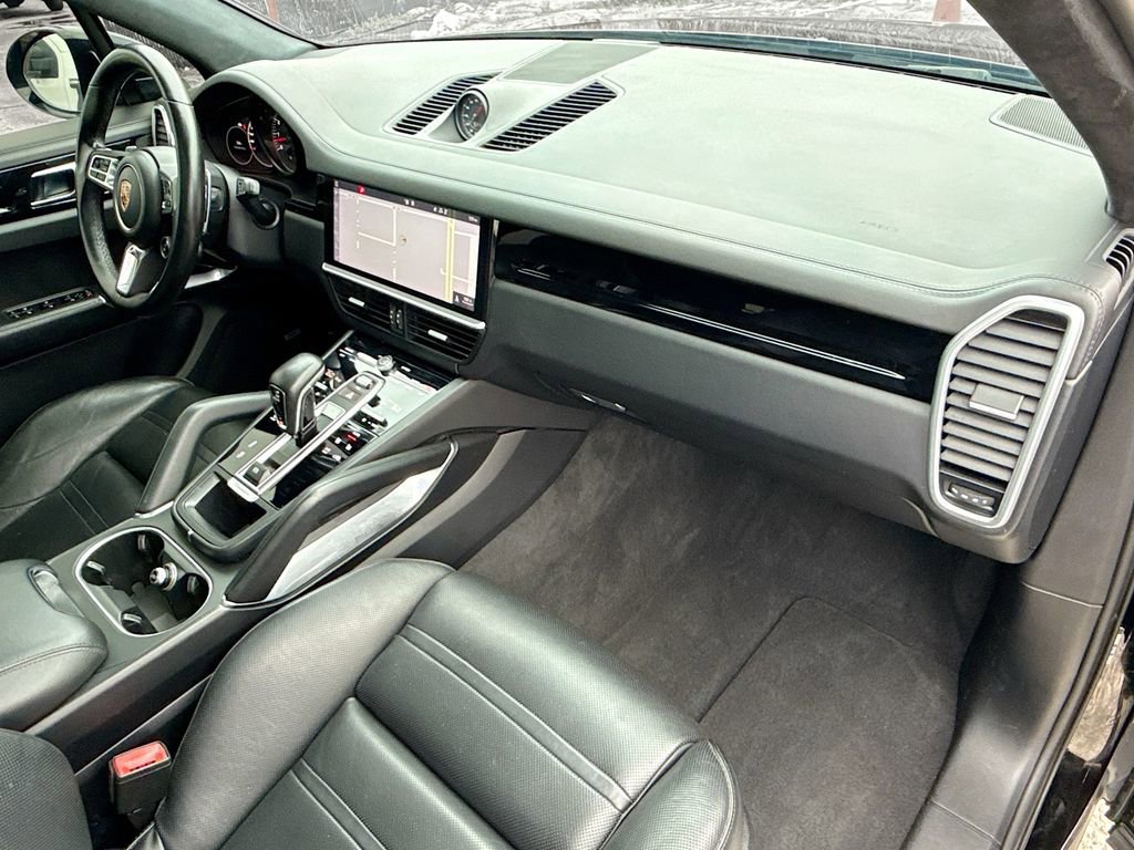 Used 2019 Porsche Cayenne Turbo w/ Premium Plus Package image 34
