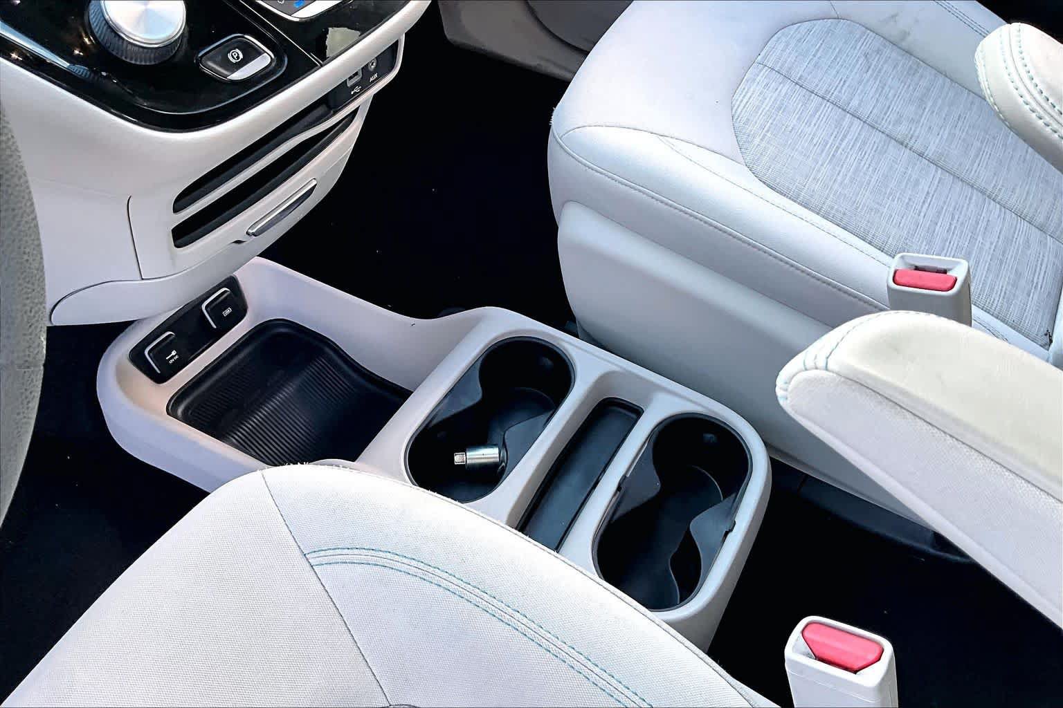 Used 2018 Chrysler Pacifica Touring Plus FWD image 17