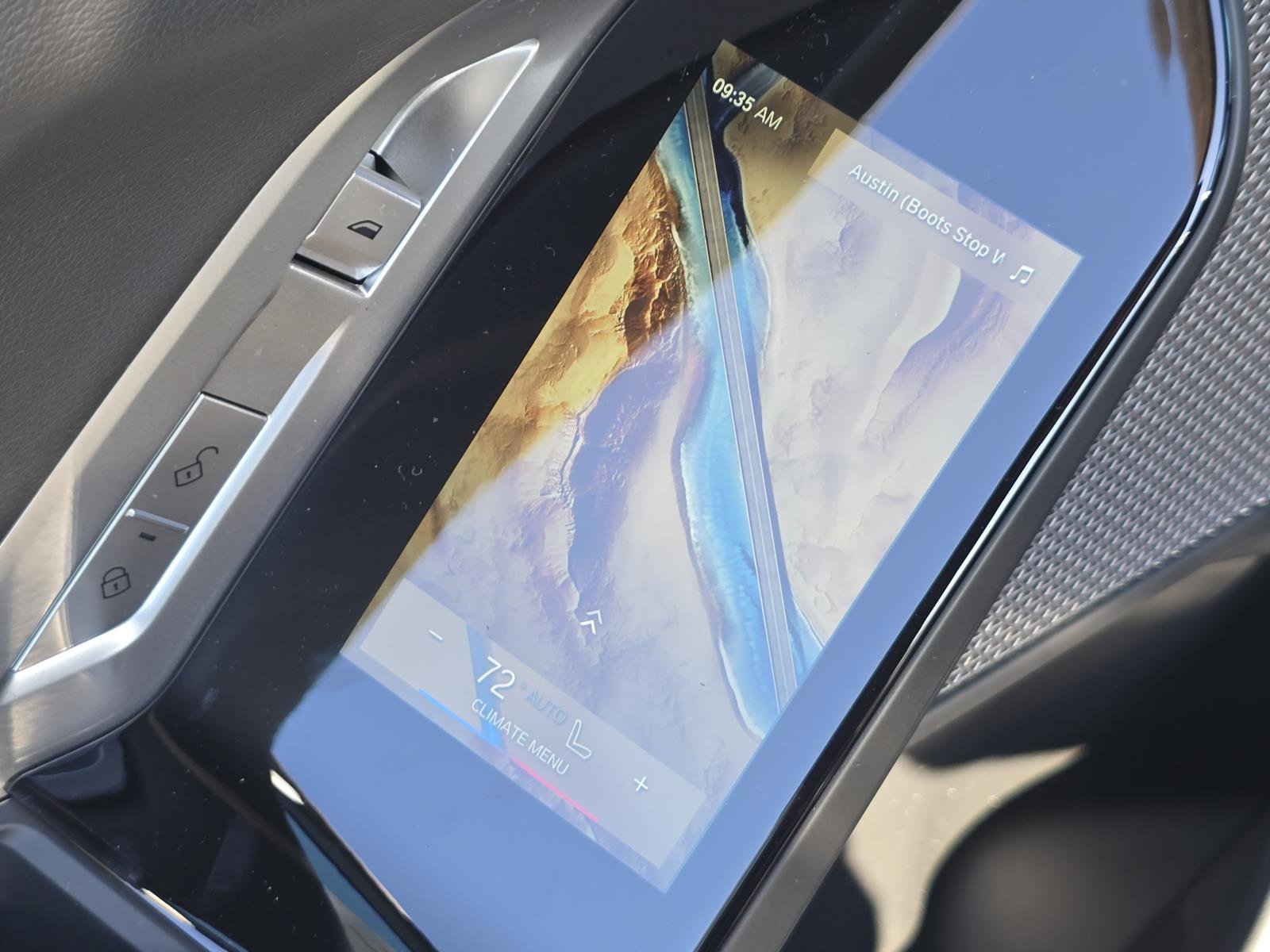 New 2025 BMW 750e xDrive w/ Premium Package image 7