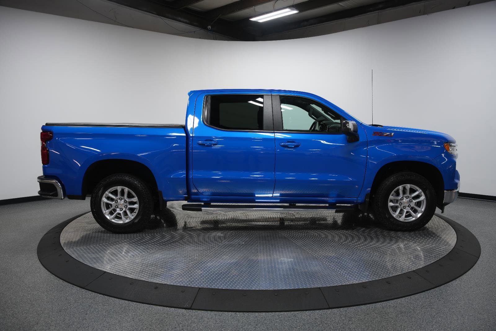 Used 2025 Chevrolet Silverado 1500 LT image 9